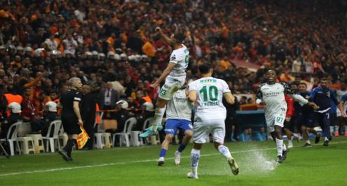 بهدف +90.. كوكا يقود ألانيا سبور لتعادل قاتل أمام جالاتا سراي (فيديو)